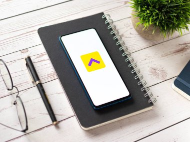 Assam, Hindistan - 6 Ağustos 2021: Housing.com logosu telefon ekranı görüntüsü.