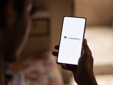 Assam, Hindistan - 20 Nisan 2020: Unacademy, Iit için online kanepe uygulaması