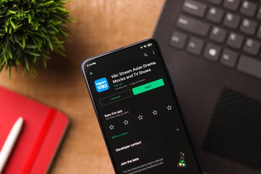 Assam, Hindistan - 6 Ağustos 2021: Telefon ekranında Rakuten Viki logosu.