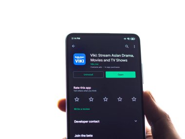 Assam, Hindistan - 6 Ağustos 2021: Telefon ekranında Rakuten Viki logosu.