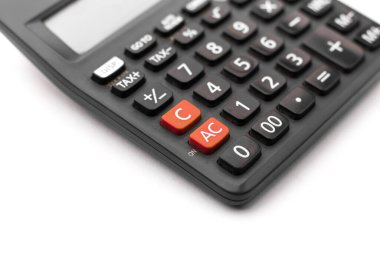 Beyaz arkaplan üzerindeki siyah hesap makinesi izole edilmiş stok resmi.