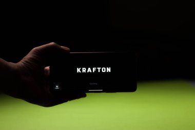 Assam, Hindistan - 17 Haziran 2021: Telefon ekranında KRAFTON logosu.