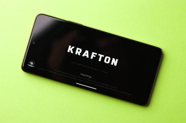 Assam, Hindistan - 17 Haziran 2021: Telefon ekranında KRAFTON logosu.