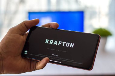 Assam, Hindistan - 17 Haziran 2021: Telefon ekranında KRAFTON logosu.
