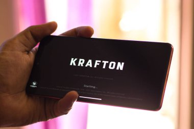 Assam, Hindistan - 17 Haziran 2021: Telefon ekranında KRAFTON logosu.