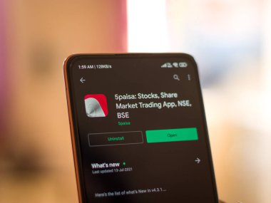 Batı Bangal, Hindistan - 21 Ağustos 2021: 5paisa telefon ekranı görüntüsü logosu.