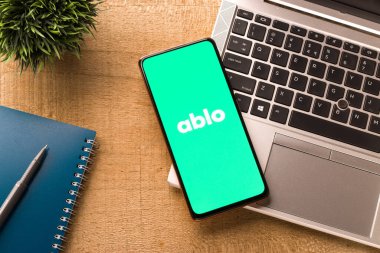 Batı Bangal, Hindistan - 21 Ağustos 2021: Telefon ekranında Ablo logosu.