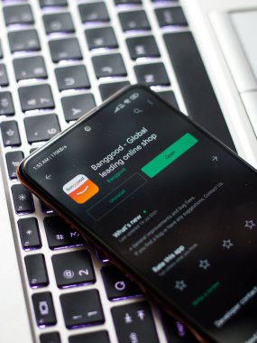 Assam, Hindistan - 9 Temmuz 2020: Banggood kolay bir çevrimiçi alışveriş sitesi.