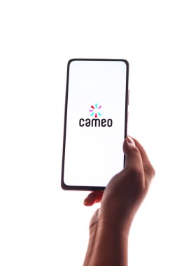 Batı Bangal, Hindistan - 21 Ağustos 2021: Telefon ekranında küçük logo.