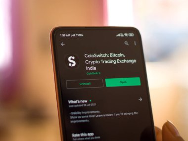 Batı Bangal, Hindistan - 21 Ağustos 2021: Telefon ekranında Bozuk Para Kuber logosu.