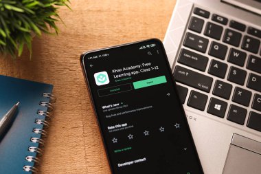 Assam, Hindistan - 20 Nisan 2020: Khan Akademi Serbest Öğrenim Uygulaması.