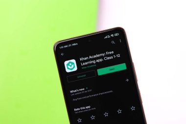 Assam, Hindistan - 20 Nisan 2020: Khan Akademi Serbest Öğrenim Uygulaması.