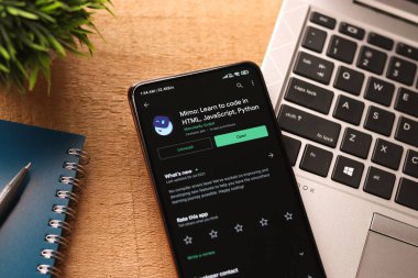 Batı Bangal, Hindistan - 21 Ağustos 2021: Telefon ekranında Mimo logosu.