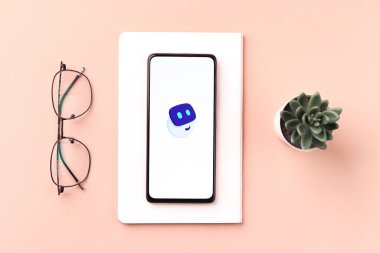 Batı Bangal, Hindistan - 21 Ağustos 2021: Telefon ekranında Mimo logosu.