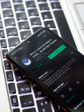 Batı Bangal, Hindistan - 21 Ağustos 2021: Telefon ekranında Mimo logosu.