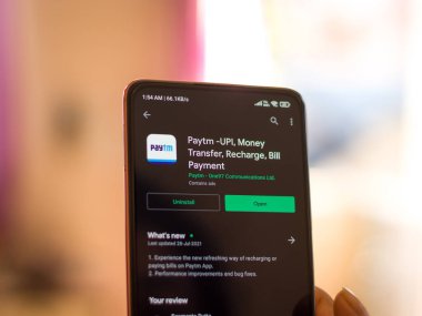 West Bangal, Hindistan - 21 Ağustos 2021: Telefon ekranında Paytm uygulaması logosu.
