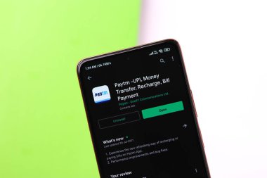 West Bangal, Hindistan - 21 Ağustos 2021: Telefon ekranında Paytm uygulaması logosu.