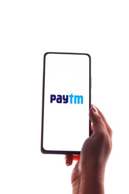 West Bangal, Hindistan - 21 Ağustos 2021: Telefon ekranında Paytm uygulaması logosu.