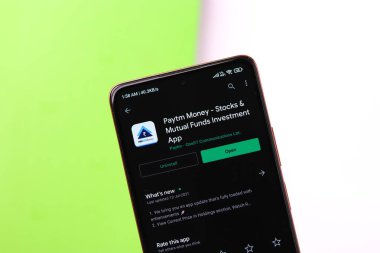 Batı Bangal, Hindistan - 21 Ağustos 2021: Telefon ekranı görüntüsünde ödemeli para logosu.