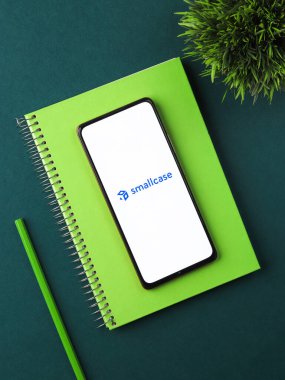 Batı Bangal, Hindistan - 21 Ağustos 2021: Telefon ekranındaki küçük logo.