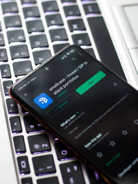 Batı Bangal, Hindistan - 21 Ağustos 2021: Telefon ekranındaki küçük logo.