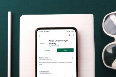 Batı Bangal, Hindistan - 21 Ağustos 2021: Telefon ekranında bir logo.