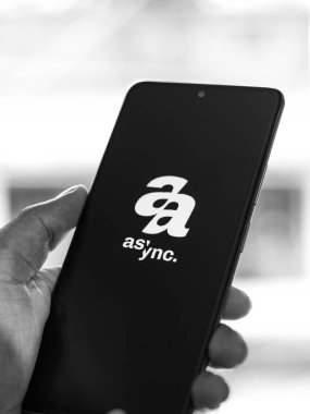 Batı Bangal, Hindistan - 28 Eylül 2021: Telefon ekranında Async sanat logosu.