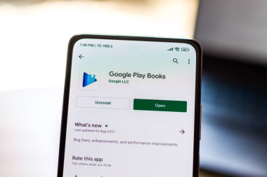 Batı Bangal, Hindistan - 28 Eylül 2021: Telefon ekranı görüntüsünde Google oyun kitabı logosu.