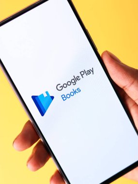 Batı Bangal, Hindistan - 28 Eylül 2021: Telefon ekranı görüntüsünde Google oyun kitabı logosu.