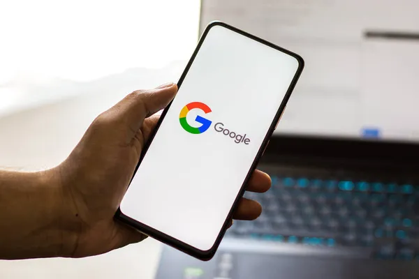 West Bangal Indien September 2021 Google Logo Auf Dem Handybildschirm — Stockfoto