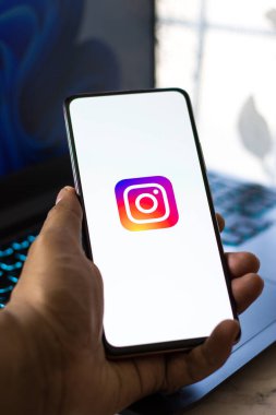 Batı Bangal, Hindistan - 28 Eylül 2021: Telefon ekranında Instagram logosu.