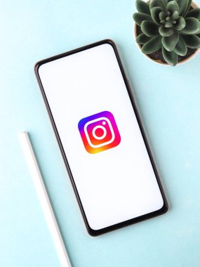 Batı Bangal, Hindistan - 28 Eylül 2021: Telefon ekranında Instagram logosu.