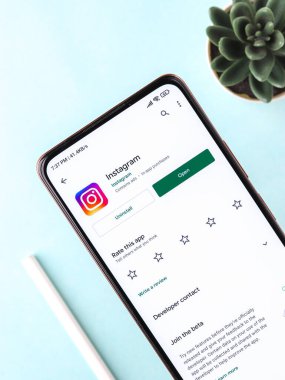 Batı Bangal, Hindistan - 28 Eylül 2021: Telefon ekranında Instagram logosu.