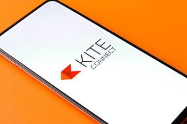 Batı Bangal, Hindistan - 28 Eylül 2021: Telefon ekranı görüntüsünde sıfırdan uçurtma logosu.