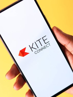 Batı Bangal, Hindistan - 28 Eylül 2021: Telefon ekranı görüntüsünde sıfırdan uçurtma logosu.