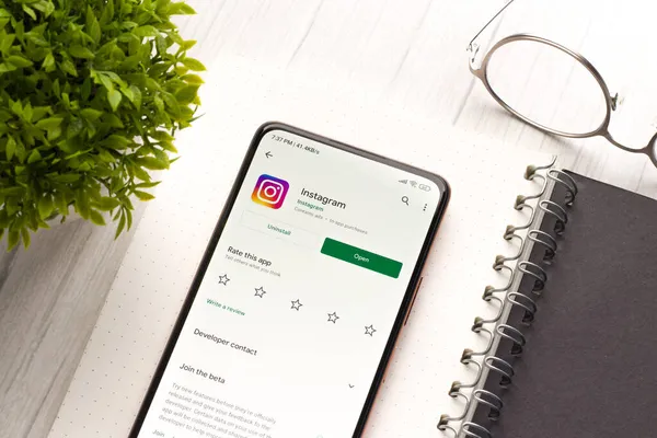 Batı Bangal, Hindistan - 28 Eylül 2021: Telefon ekranında Instagram logosu.