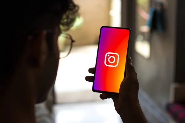 Batı Bangal, Hindistan - 28 Eylül 2021: Telefon ekranında Instagram logosu.