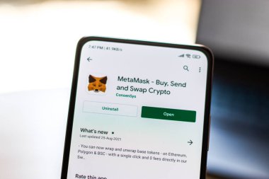 Batı Bangal, Hindistan - 28 Eylül 2021: Telefon ekranında MetaMaske logosu.