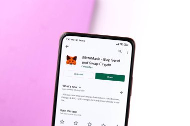 Batı Bangal, Hindistan - 28 Eylül 2021: Telefon ekranında MetaMaske logosu.