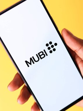 Batı Bangal, Hindistan - 28 Eylül 2021: Telefon ekranında Mubi logosu.