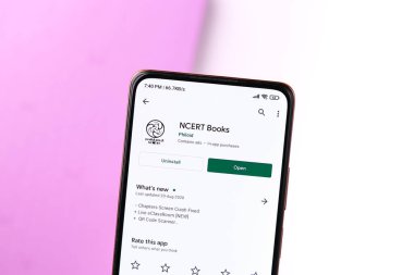 Batı Bangal, Hindistan - 28 Eylül 2021: Telefon ekranında NCERT logosu.