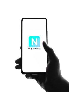 Batı Bangal, Hindistan - 28 Eylül 2021: Telefon ekranındaki Gateway logosu.
