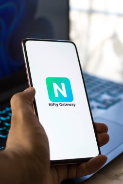 Batı Bangal, Hindistan - 28 Eylül 2021: Telefon ekranındaki Gateway logosu.