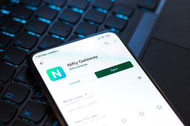 Batı Bangal, Hindistan - 28 Eylül 2021: Telefon ekranındaki Gateway logosu.