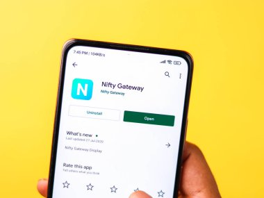 Batı Bangal, Hindistan - 28 Eylül 2021: Telefon ekranındaki Gateway logosu.