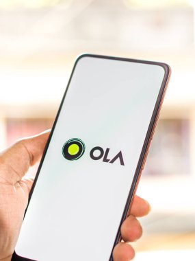 Batı Bangal, Hindistan - 28 Eylül 2021: Telefon ekranında OLA logosu.