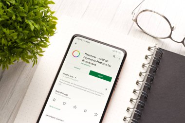 Batı Bangal, Hindistan - 28 Eylül 2021: Telefon ekranı görüntüsünde Pasioner logosu.