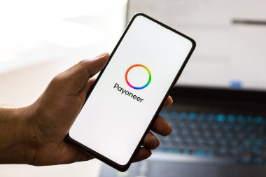 Batı Bangal, Hindistan - 28 Eylül 2021: Telefon ekranı görüntüsünde Pasioner logosu.