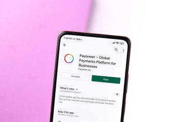 Batı Bangal, Hindistan - 28 Eylül 2021: Telefon ekranı görüntüsünde Pasioner logosu.