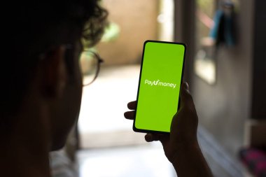 Batı Bangal, Hindistan - 28 Eylül 2021: Telefon ekranı görüntüsünde Payu para logosu.